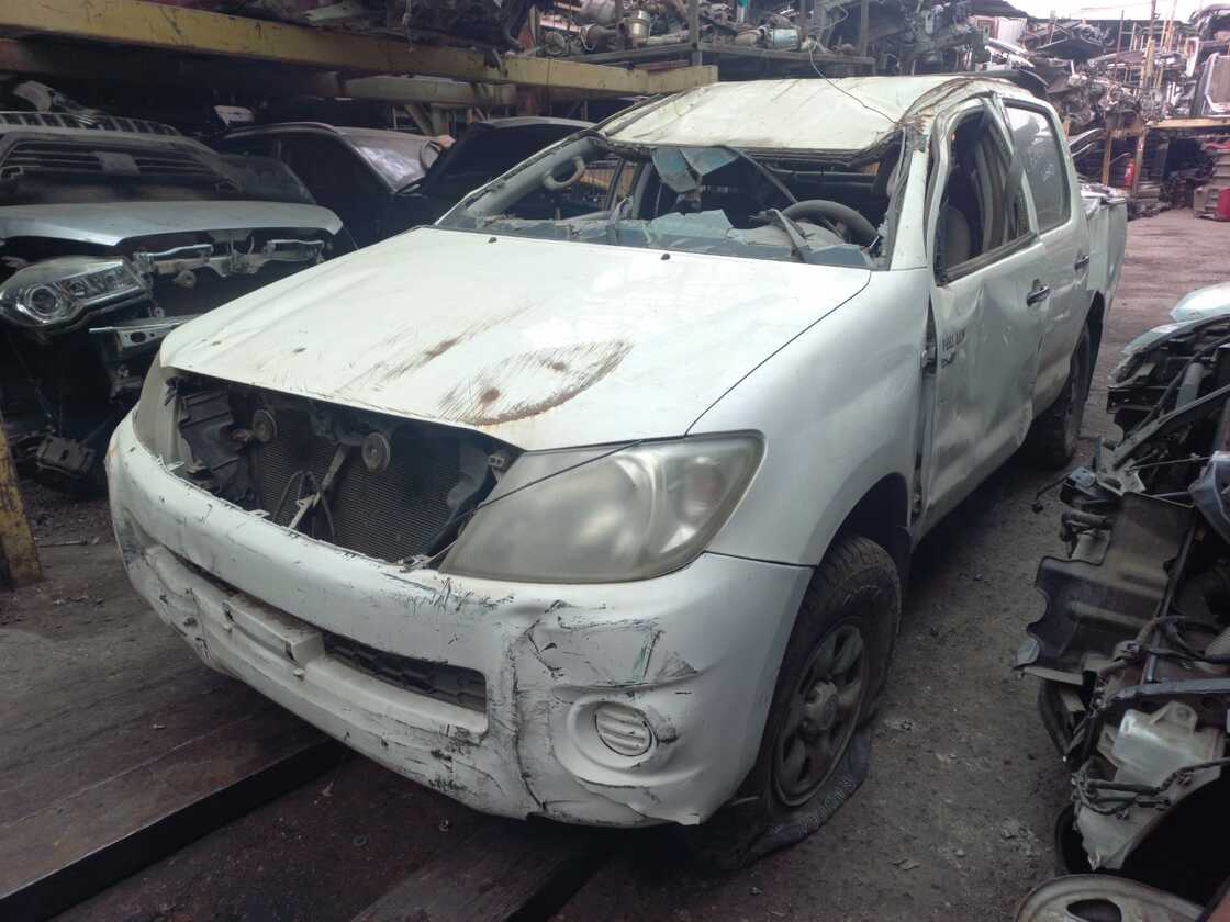  Toyota HILUX 2006    EN DESARME